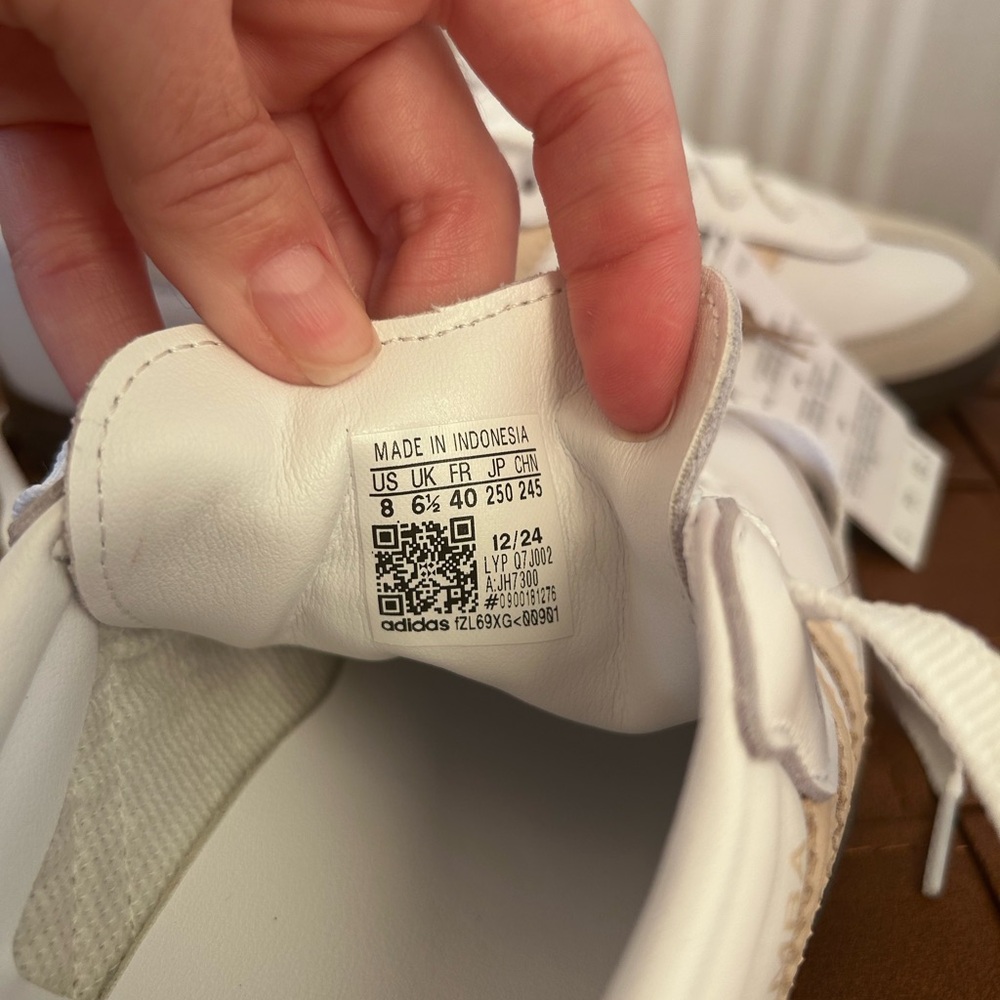 NWT Adidas Samba OG Athletic Sneaker White/Sand Strata / Off White Women’s Sz 8 - Picture 11 of 14